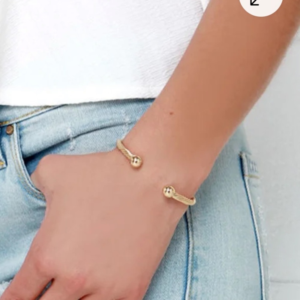 Lulus Round the Twist Gold (toned) Bracelet